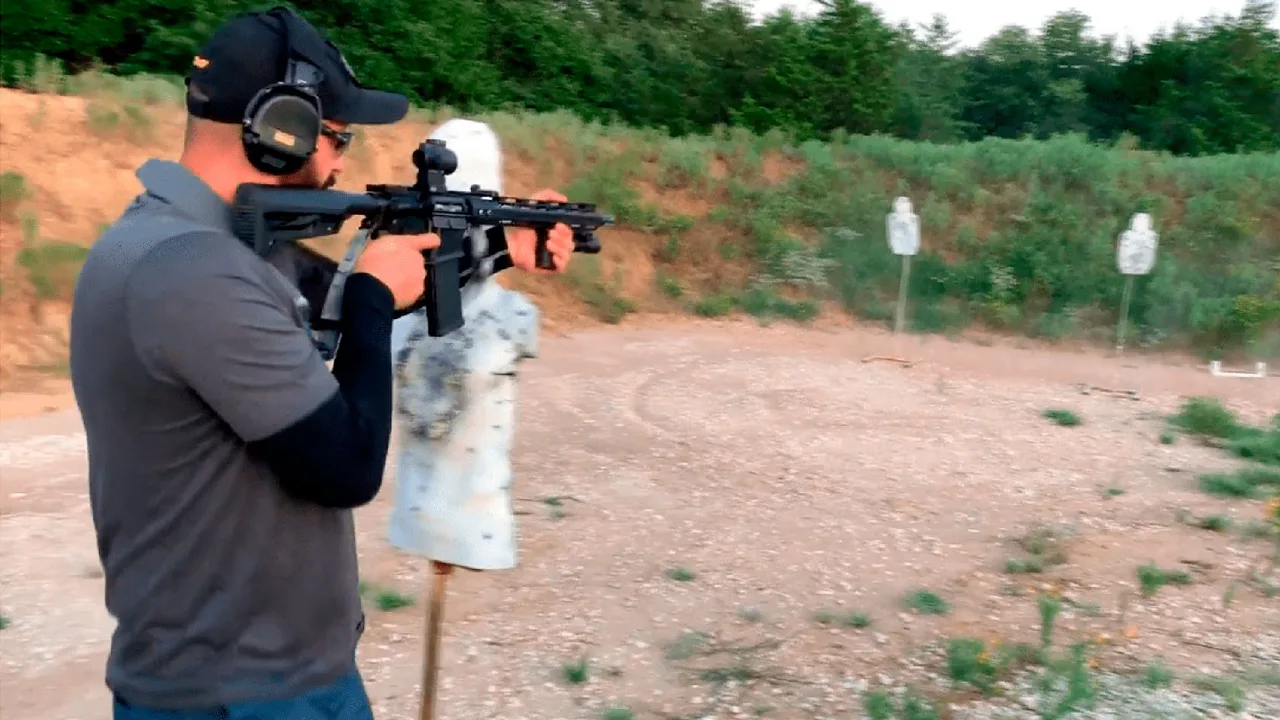 Capa de Manipulando armas longas em ambientes confinados