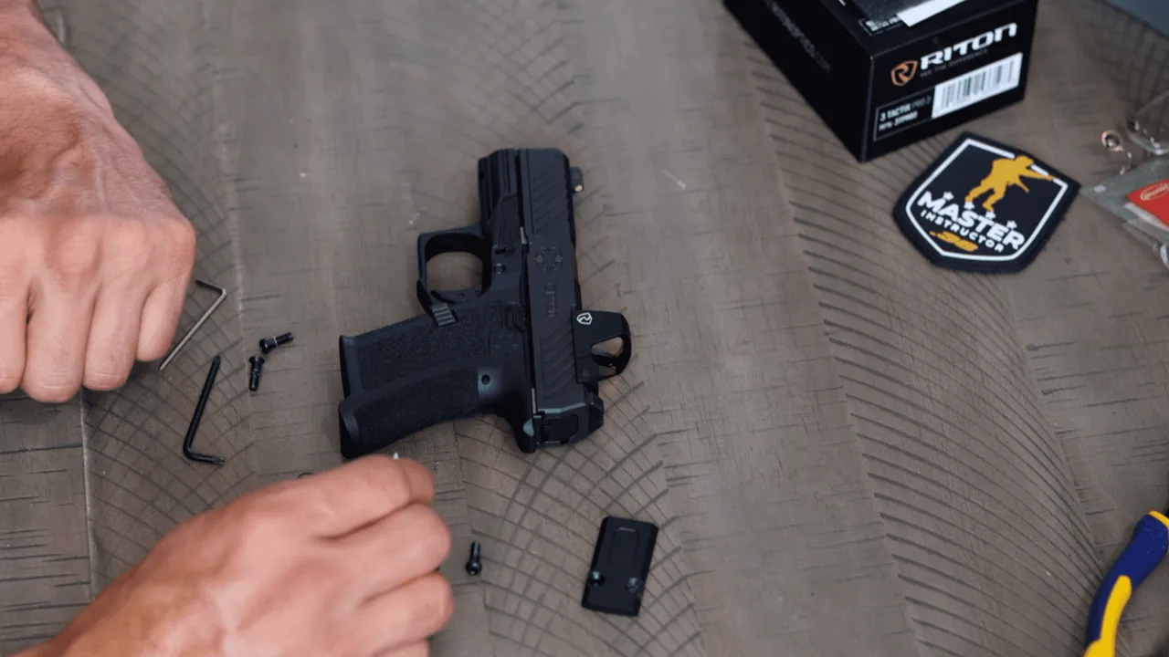 Capa de Review da pistola Shadow Systems CR920