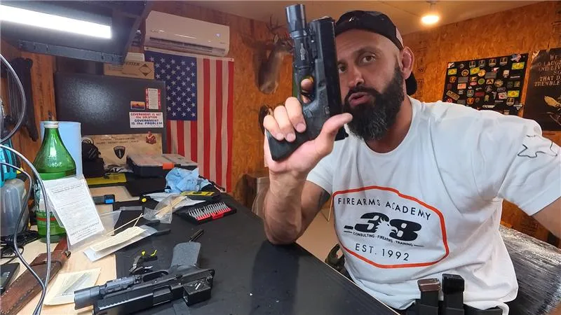 Capa de Johnny Custom Glocks - Instalação e primeiras impressões
