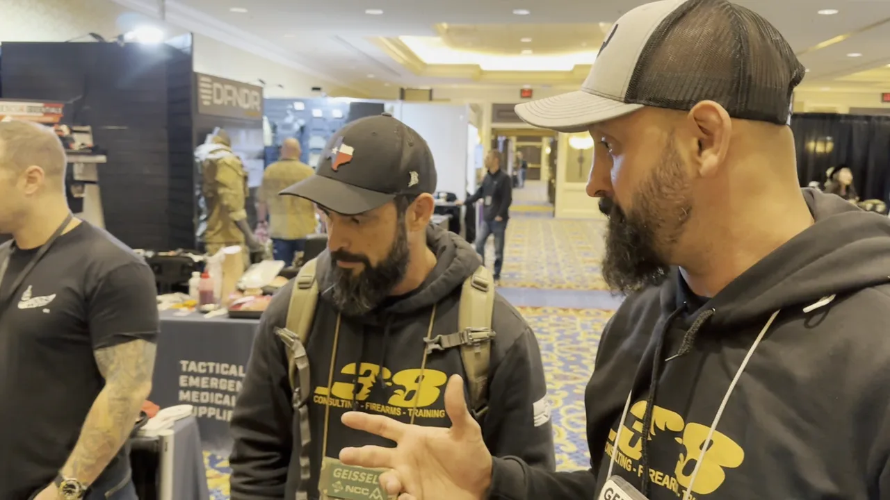 Capa de 3º Dia da Convenção e Las Vegas