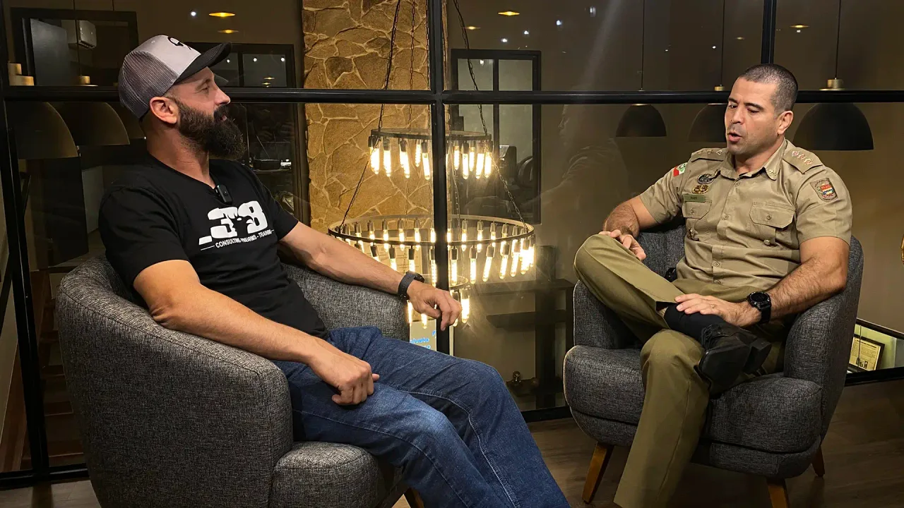 Capa de Entrevista com o Ten. Cel. Kuze