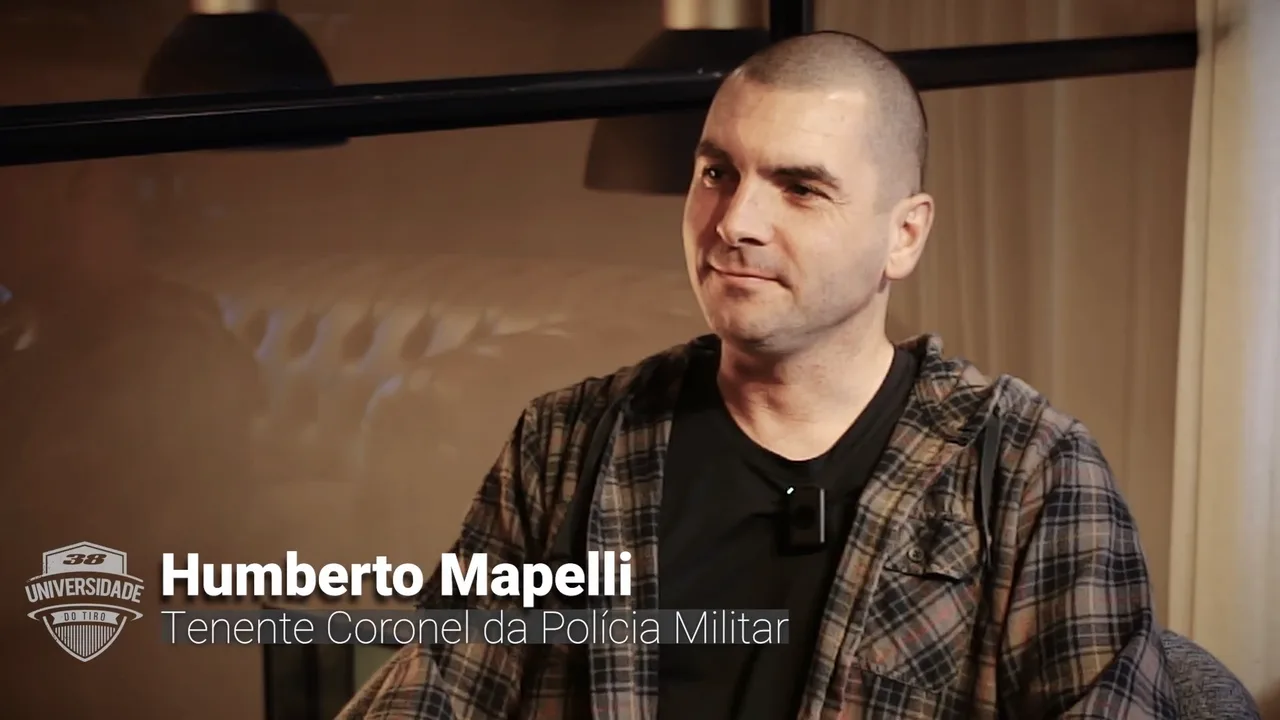 Capa de Mente Armada com Comandante Tenente-coronel Humberto Porto Mapelli